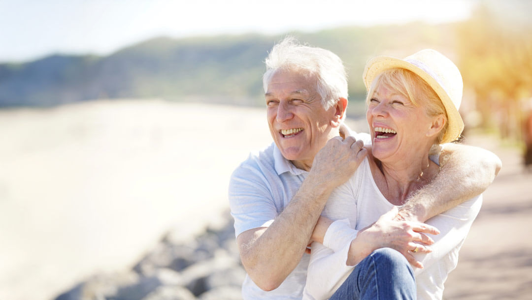 Älteres Ehepaar genießt ihren Lebensabend